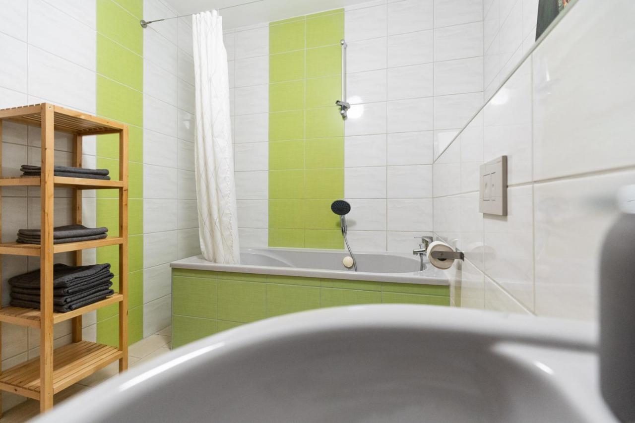 230 M2 Loft Mit Eigenem Wintergarten Mit Tischtennis & Dart, Kostenloser Parkplatz Erfurt Esterno foto